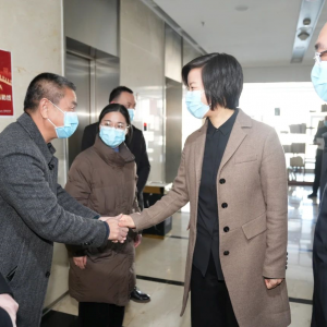 迈出新步伐，跑出加速度！节后上班第一天，黄慧走访慰问部门单位干部职工